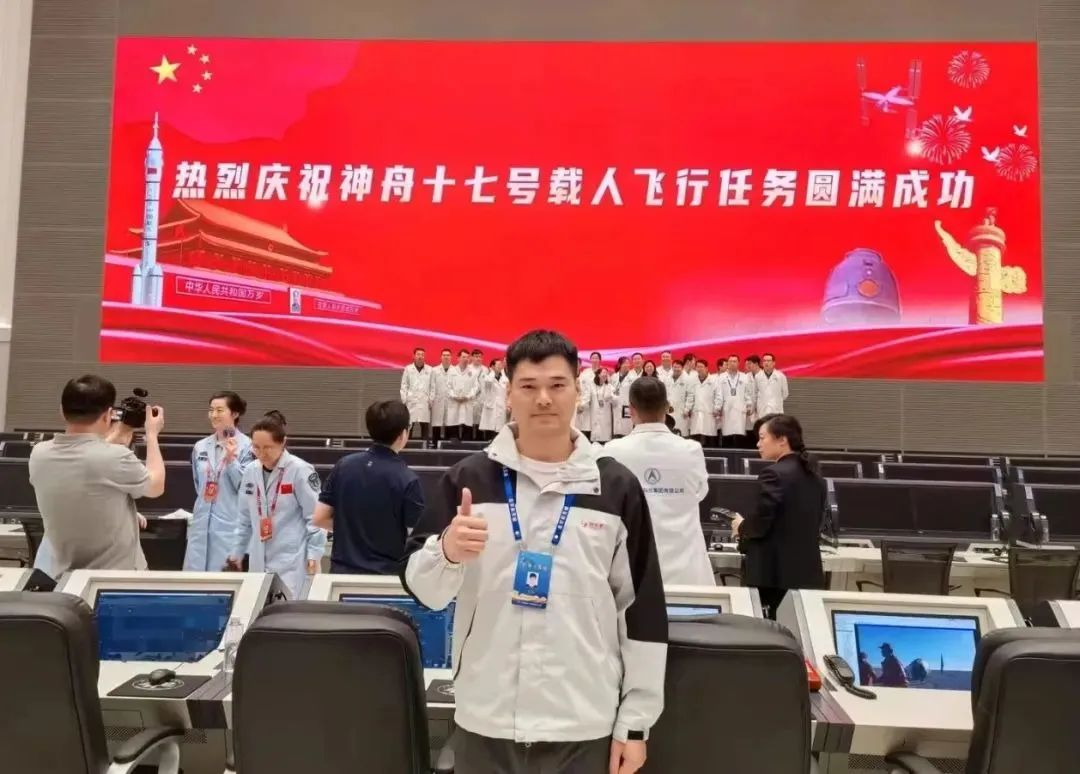 神舟十九号发射圆满乐成，，，，，中国航天又见大红屏！