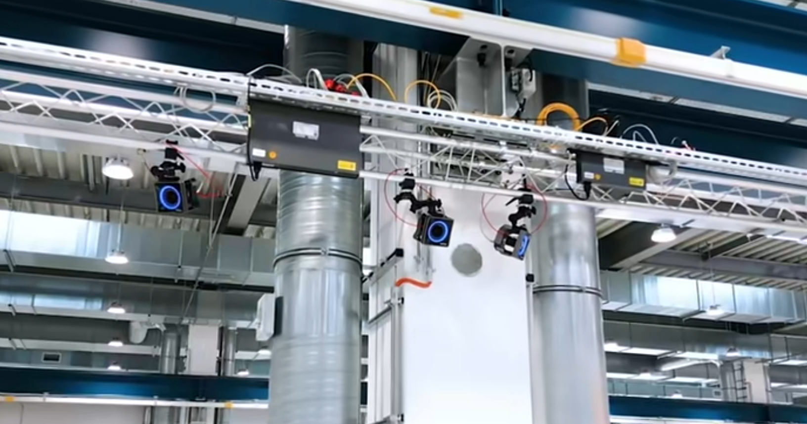 兴发娱乐·虚拟动点赋能相助同伴解锁机械人一连空翻